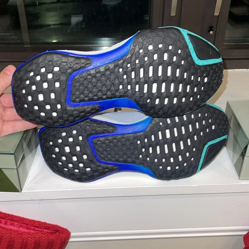 ❗️unisex invincible run 3 NWT❗️ - Picture 7 of 8